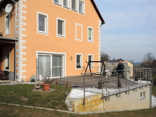 Terrasse vor dem Aufbau der Terrassenüberdachung