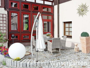 Vorführung - individueller Ampelschirm (geschlossen) - Schattenspender für heiße Tage von Glatz