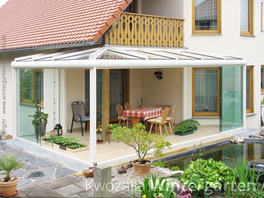 Terrassenüberdachung über Eck aus Aluminium und Glas - KWOZALLA Wintergärten in Sachsen