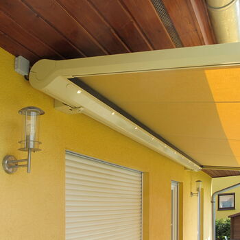 Terrassenüberdachungen aus Stoff nach Maß ✓ LED-Beleuchtung ✓ regenfester Sonnenschutz ✓